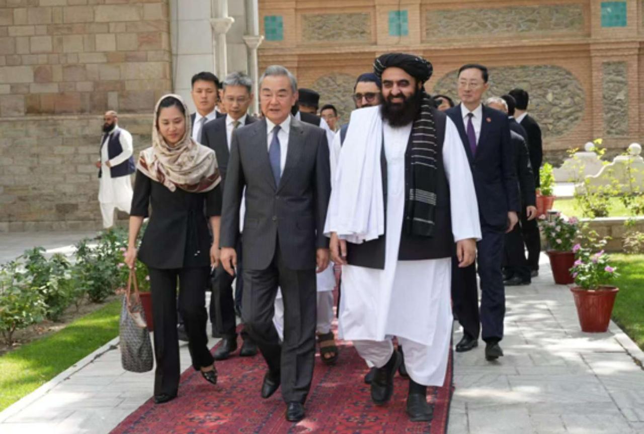 阿富汗全面拥抱中国 8月20日，中国外交部长王毅的访问引起了不小的关注。这次