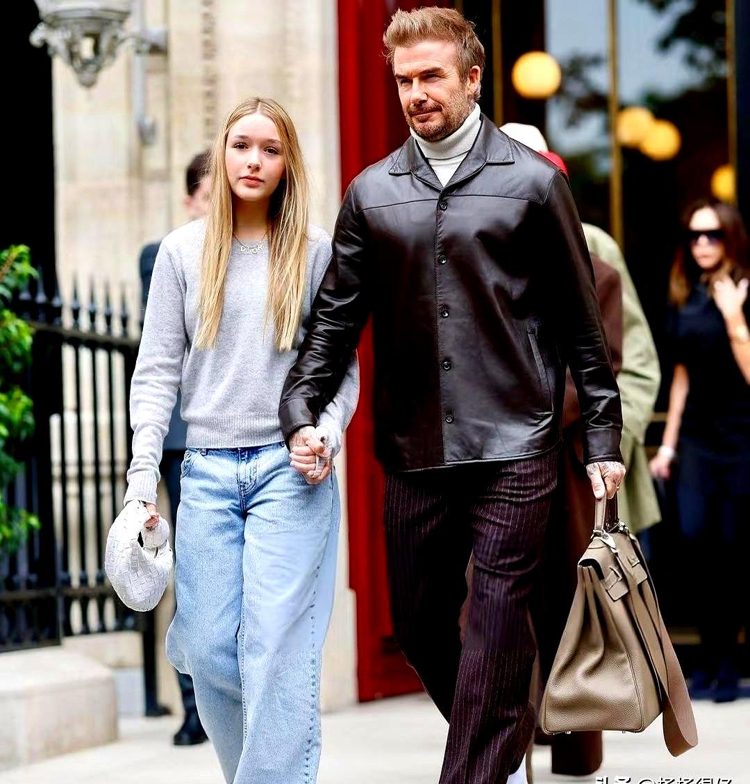 这世上哪有什么“女儿奴”天花板？看看贝克汉姆牵着小七的手就知道了！14岁的