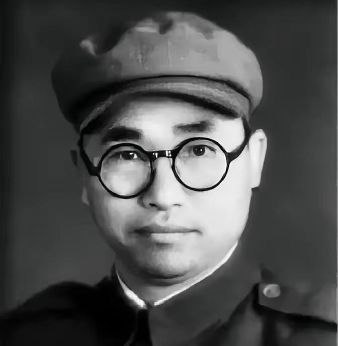 1939年，八路军炮兵团长左叶盛怒之下，突然对着特派员开枪，事后被押到延安受审，