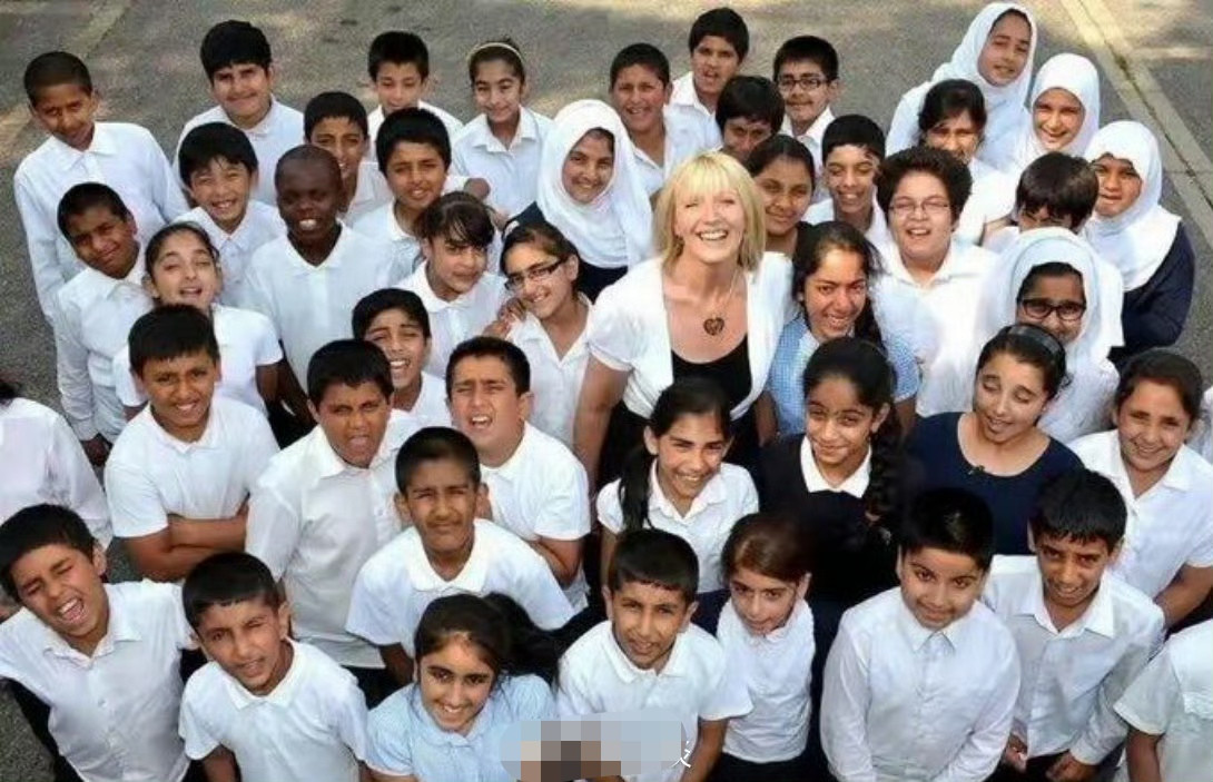 英国伦敦一小学现状。完全杂了！