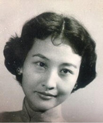 1950年，孙立人和秘书黄正就快要捅破那层窗户纸，抱得美人归了，但蒋经国知道后竟