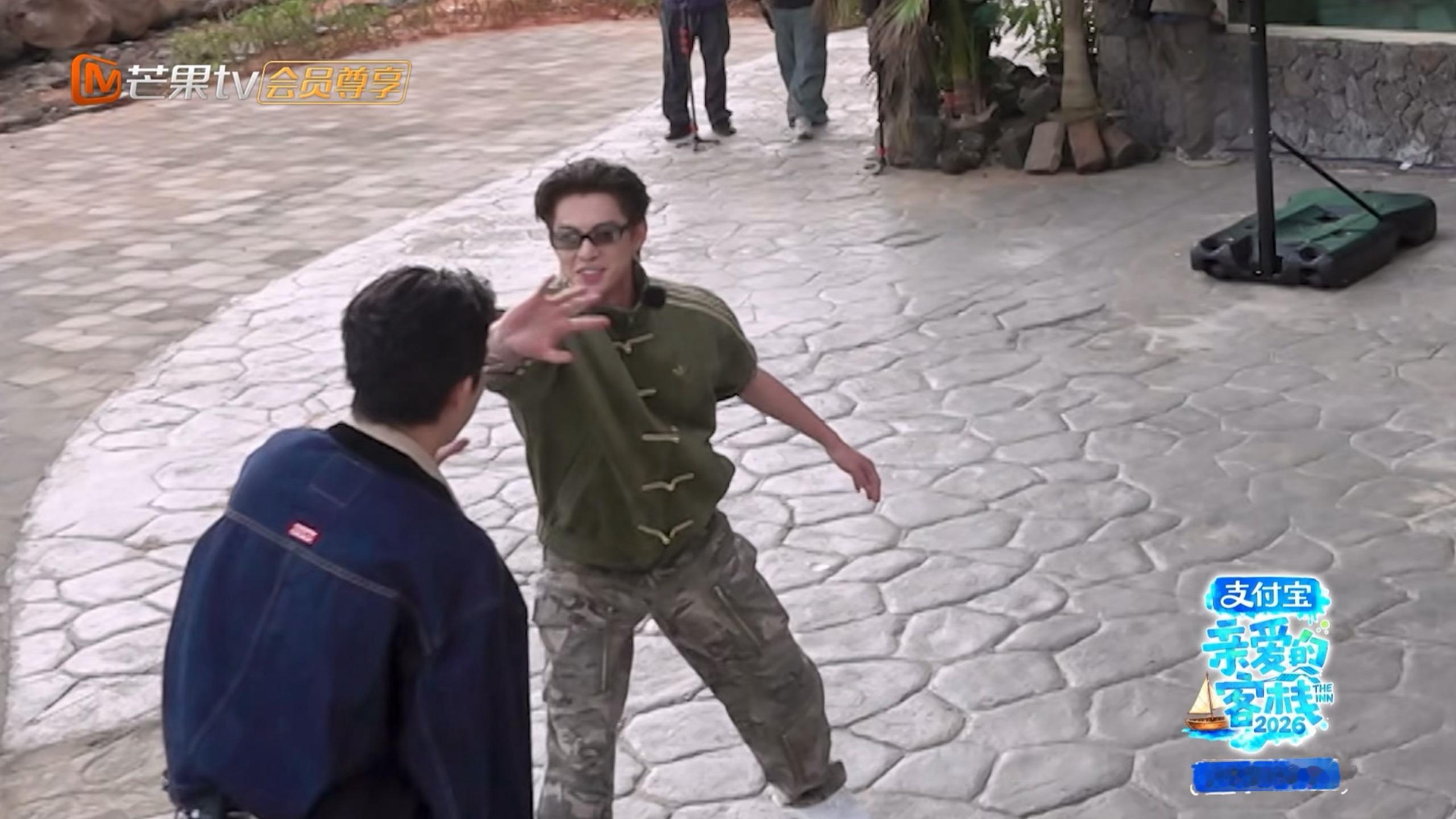 好可爱哈哈哈哈王鹤棣亲爱的客栈2026