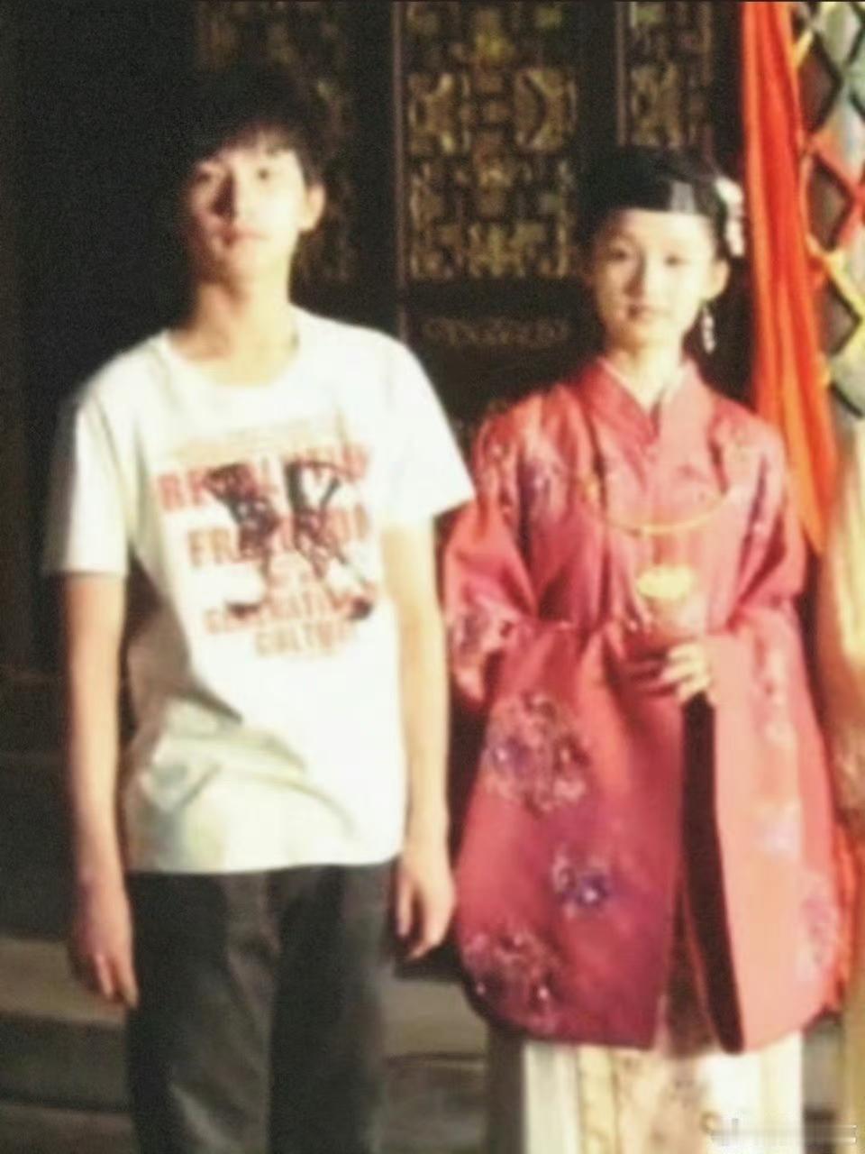 少年悸动有多难忘！杨洋李沁红楼相识，17岁与18岁的相遇，从十指紧扣到顶峰相见，爱意始终静默无声。多