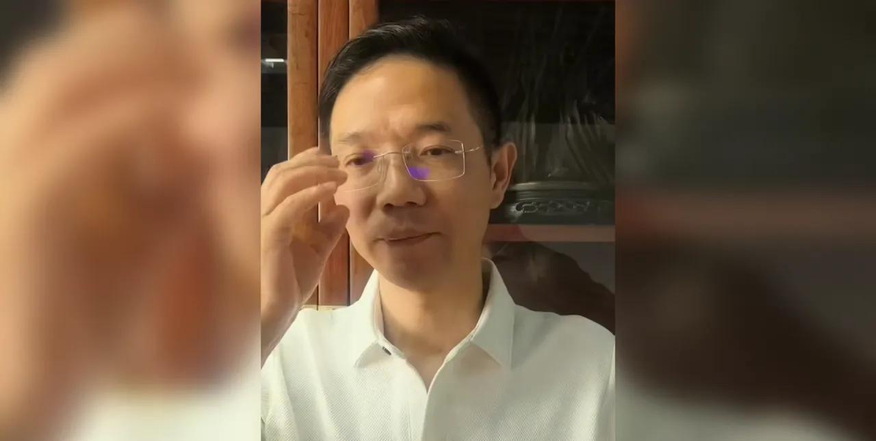 D粉真会黑李老师，说别人五年来代理了一个Two八，还八年败。要知道别人是小有