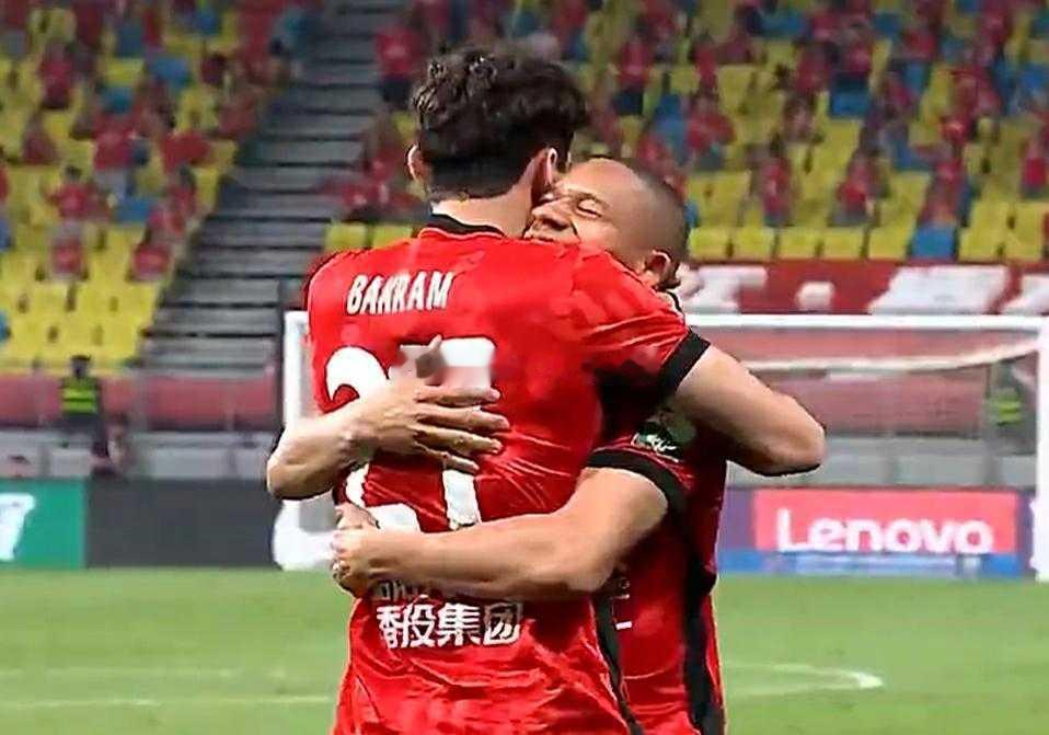 中超-蓉城4-0浙江5连胜席尔瓦传射费利佩韦世豪建功蓉城4比0浙江5连胜4月