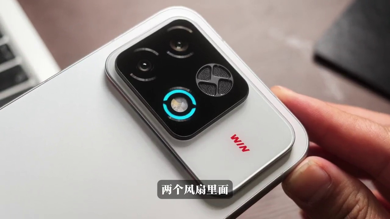 这双风扇确实有点凶啊！吞吐量很猛，吹风也猛！