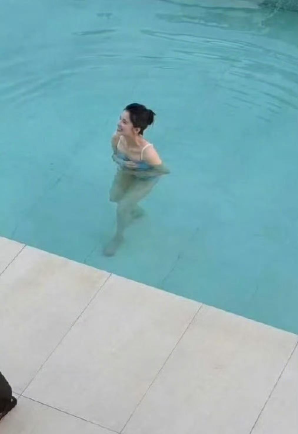 张婧仪海边比基尼张婧仪海边比基尼路透张婧仪海边比基尼路透