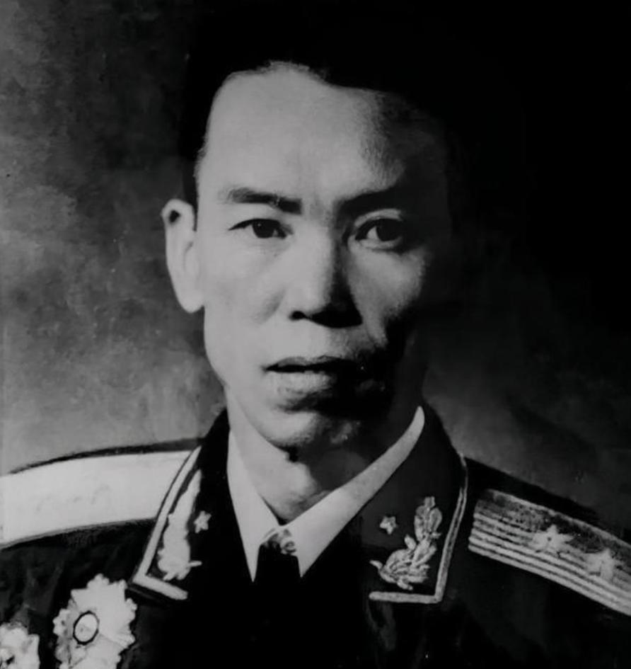 1967年的一天，成都军区司令员梁兴初正和军区的干部聊天时，突然有人开口道：“梁