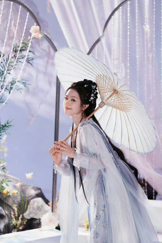 李兰迪杀回古偶了李兰迪是有胖过，但是没有丑过，穿古装的时候真的有那种老式古装美人