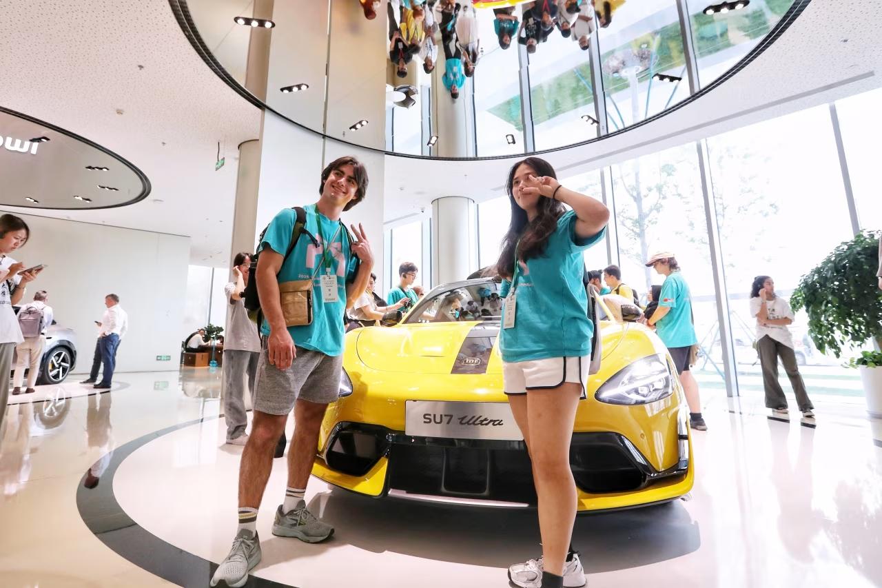 中产父母鸡娃，车企竟成了最大赢家！小米汽车工厂，2025年全年接待超13万游
