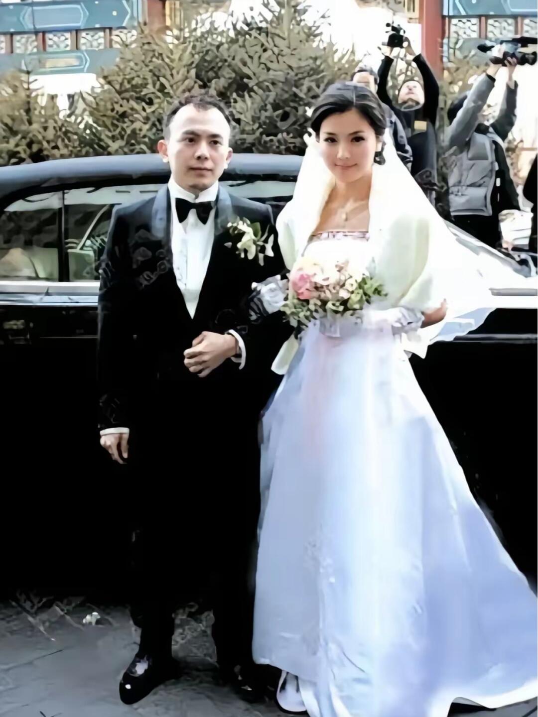 2009年，刘涛生二胎时，丈夫王珂在产房外突然倒地口吐白沫、小便失禁。医生说王珂