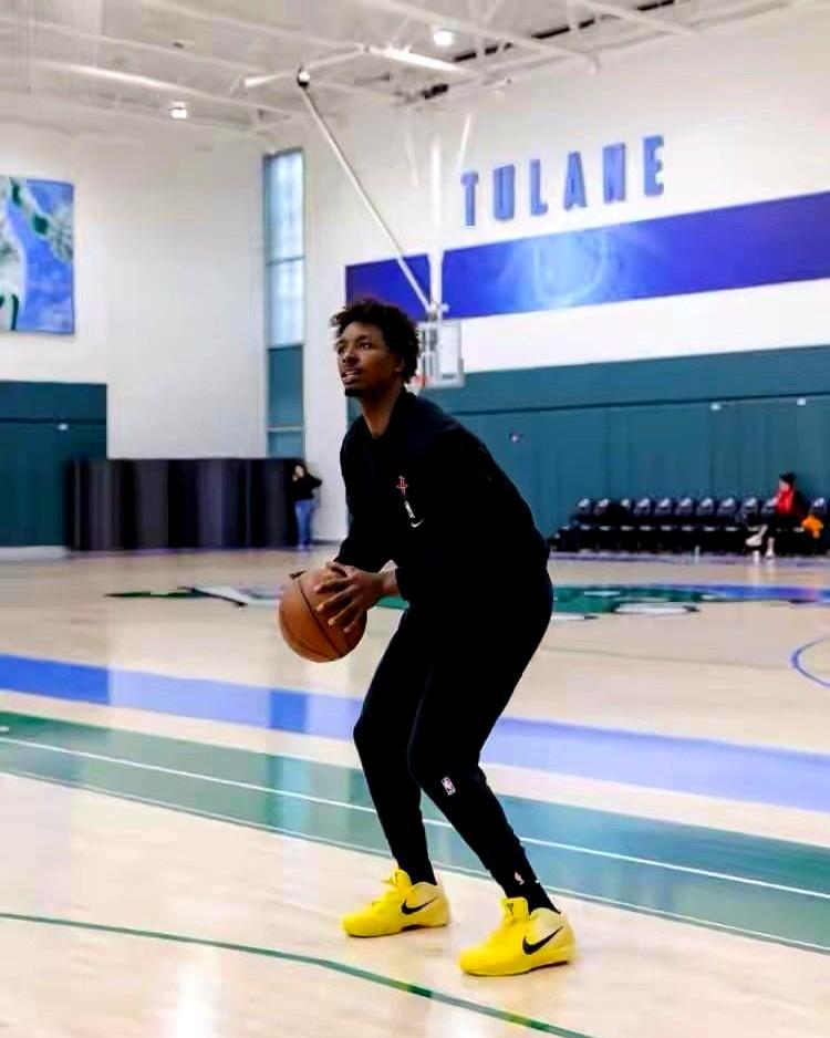 火箭锋线大闸倒下，确诊二级扭伤，直接休战4-6周。就在对尼克斯那场，第二节