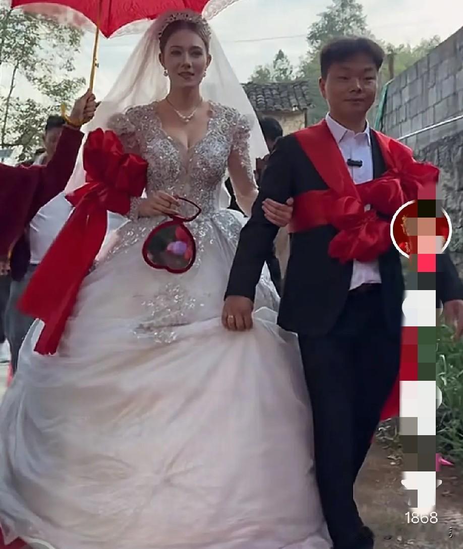 贵州小伙零彩礼娶1.8米俄罗斯姑娘这事让我吃惊的，不是新娘1米8，也不是新娘是