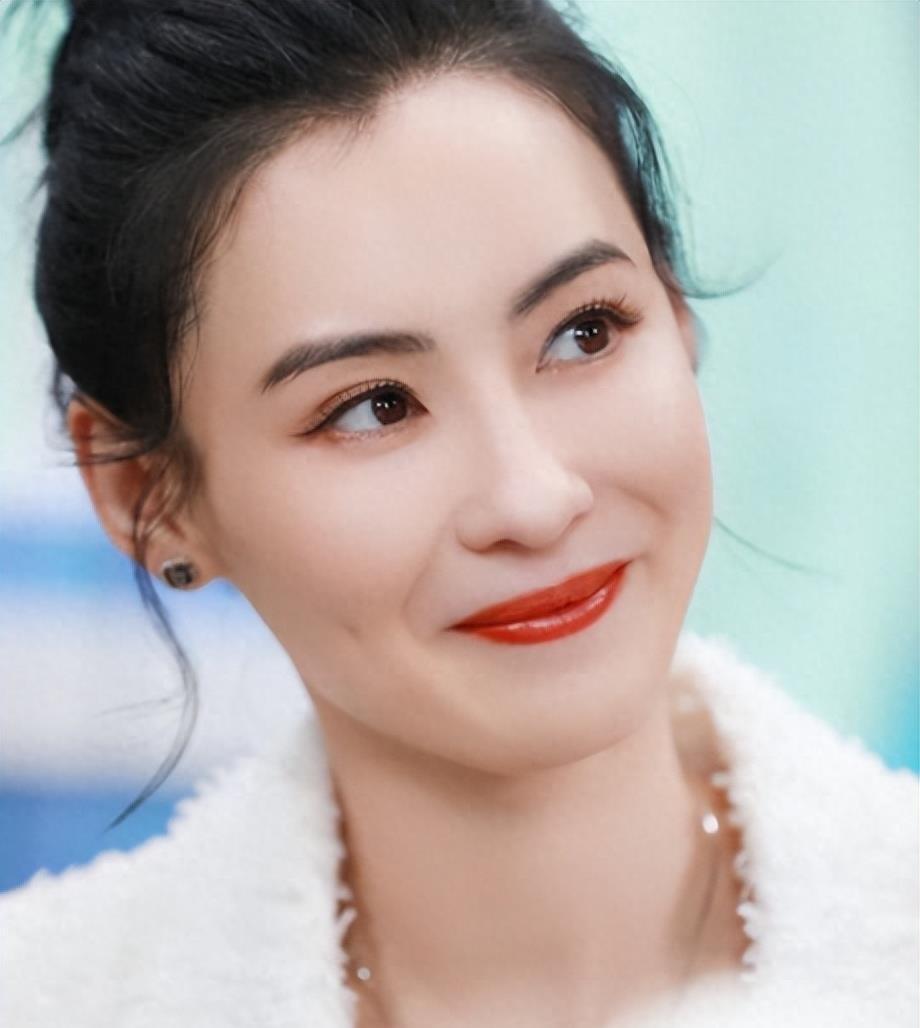 十四年了。房子的事还没完。一个女人，还在为四千万元挣扎。都说她拿天价抚养费