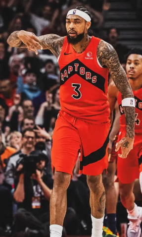 既然球队战术支撑不了莺歌轻松接球，为什么不能让莺歌打持球？骑士并没有包夹莺歌，