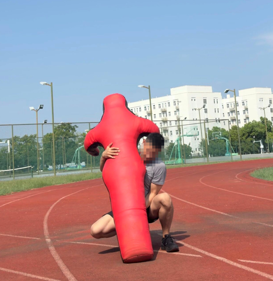 【#南航通报员工参加3000米体测猝死#】11月2日，南航湖北分公司通报“员工3