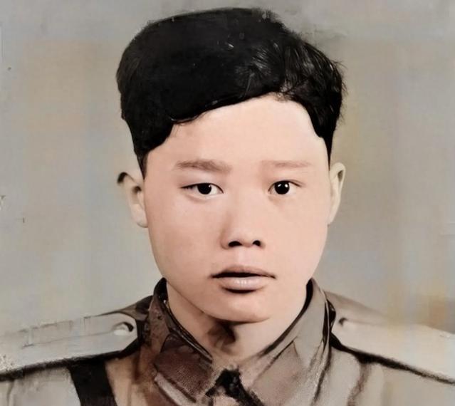 1951年，志愿军战士潘天炎因为肚子疼去附近的草丛解决，回来后却意外发现阵地上空