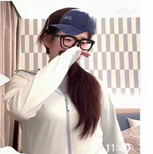 多大点事，硬是把它炒得沸沸扬扬。首先从录像看，你不退，孩子可能不会碰到你。二