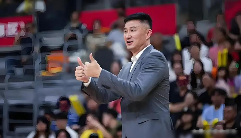 杜锋输了17分，郭士强只说了4个字。广东队季后赛首战告负，网上很多...