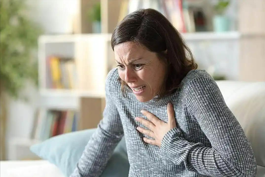 医生告诫：早期心梗不是胸闷，而是频繁出现这5个症状，一定警惕很多人一提到心梗