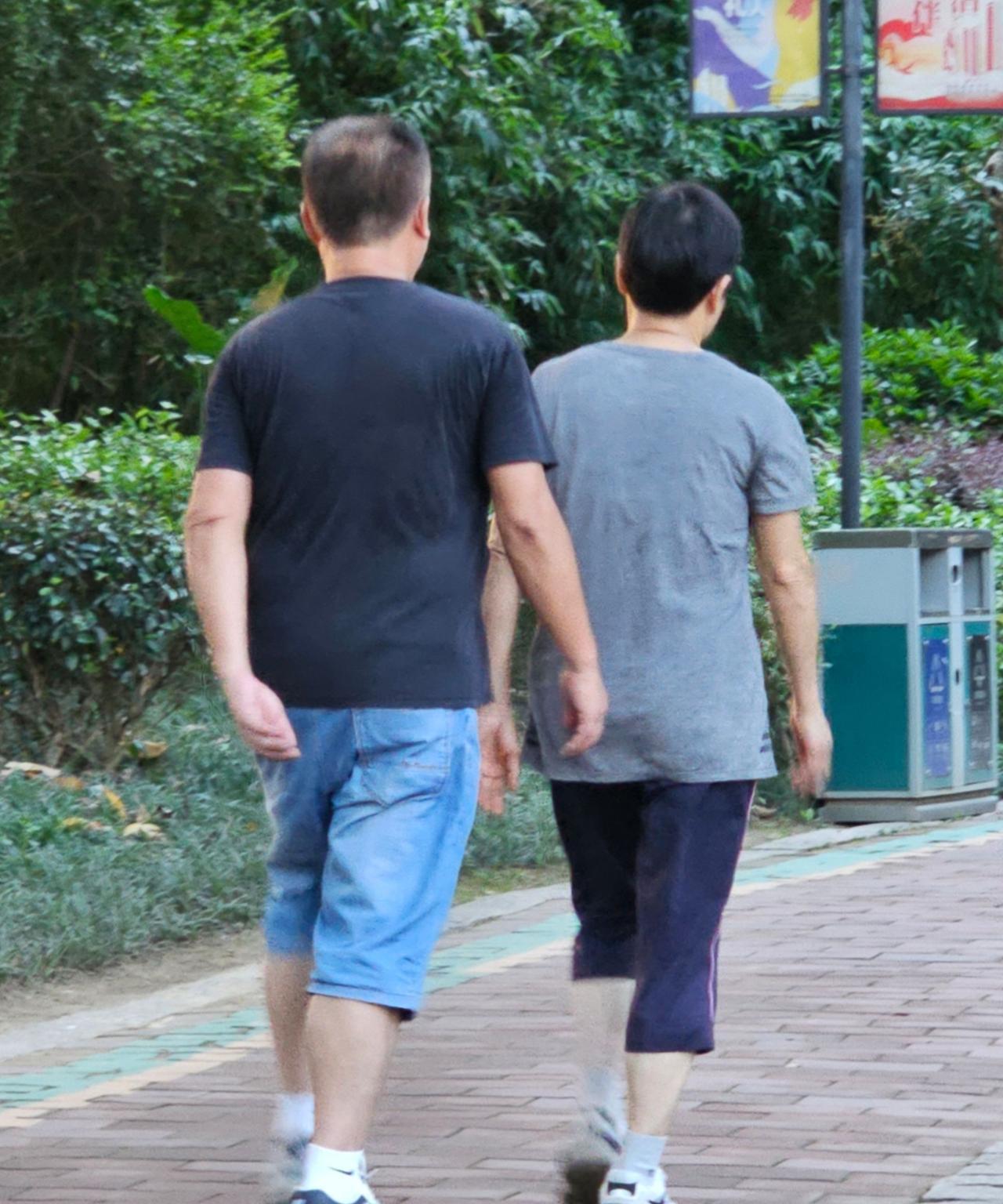 我老公今年虚岁60了，他总说自己是社会上少有的成功人士。我问他：“你咋定义成功