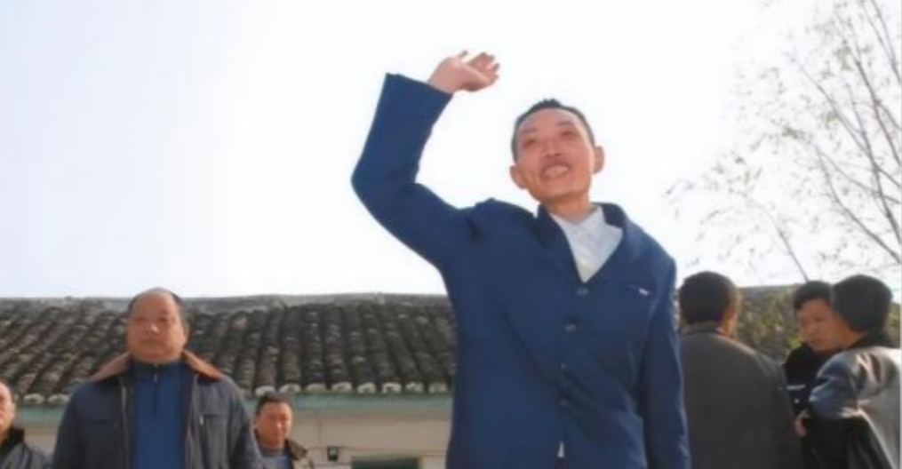1989年，四川男子莫名背上杀妻罪名被判入狱，出狱后男子执意证明自己清白，21年