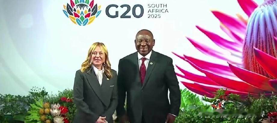 南非G20峰会意大利总理梅洛尼揣着“搞钱+不吵架”的任务卡就来了——穿得跟“职场