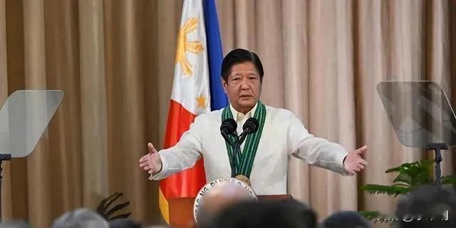 就在刚刚菲媒曝光阿罗约、杜特尔特资源让渡清单，指控前两任亲华总统卖国，中国军舰