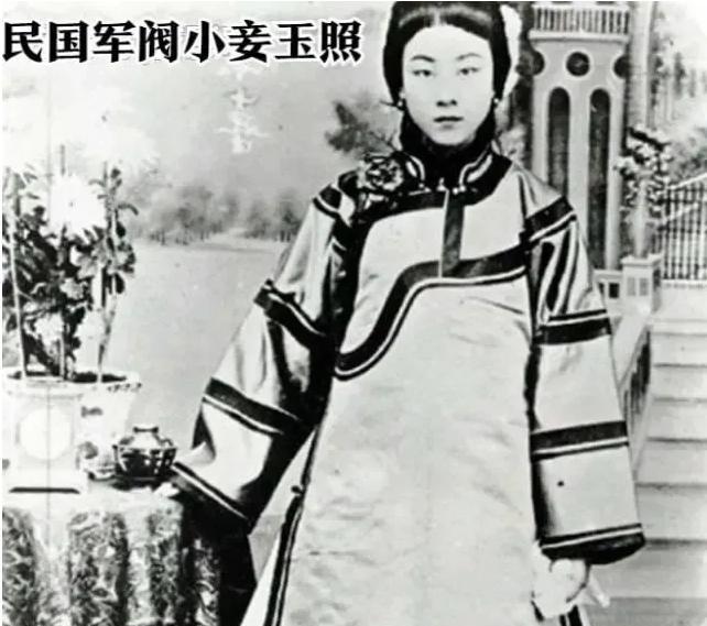 1917年，40岁军阀病逝前，将30万现银托付给17岁小妾，嘱咐不可声张。