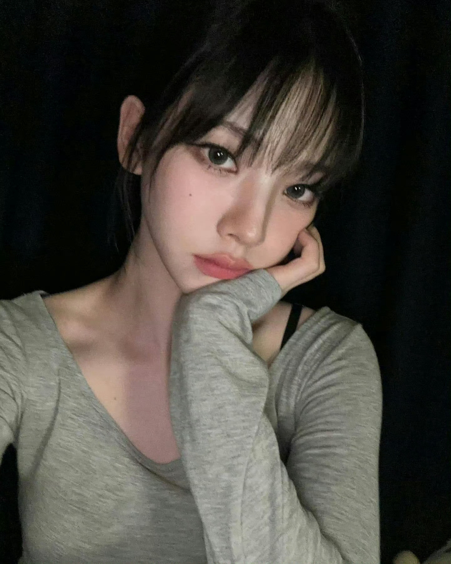 柳智敏娇羞的小脚丫