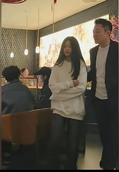 汪希玥正面照曝光，有点像大S，更像爸爸和奶奶！2月2日，本是大S去世一周年的