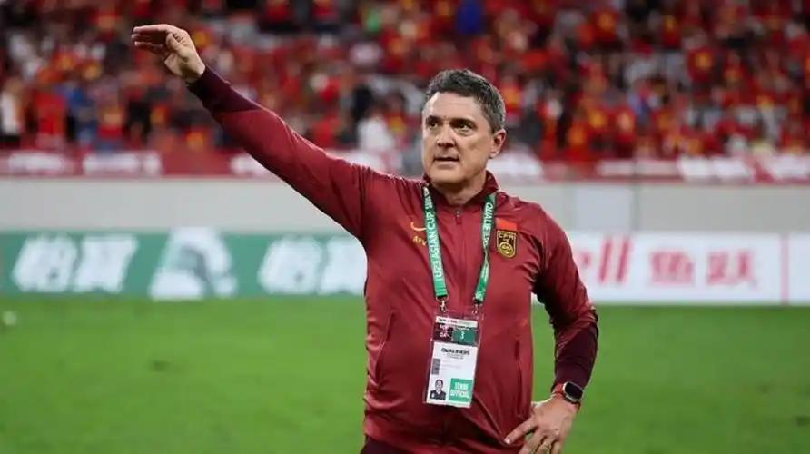 聊聊那个足球教练安东尼奥，这人确实有点东西。简单说，他最近带U23踢泰国，上半