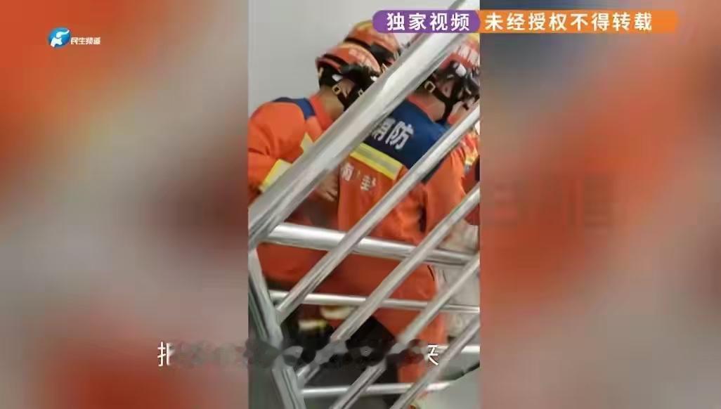 “吃相太难看了！”河南开封，一男子家里发生火灾，因为物业没配灭火器，父母在火灾中