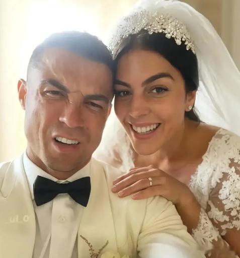 曝C罗婚礼嘉宾名单外媒曝出C罗与乔治娜婚礼受邀名单足坛群星云集：佩佩、姆巴佩、