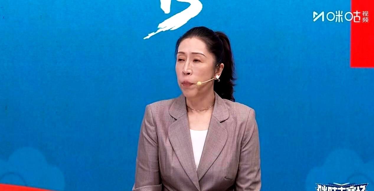 比分被拉开，那股憋屈是真有，但真不想动怒。郑薇赛后说得直白：对面一加码，我们进