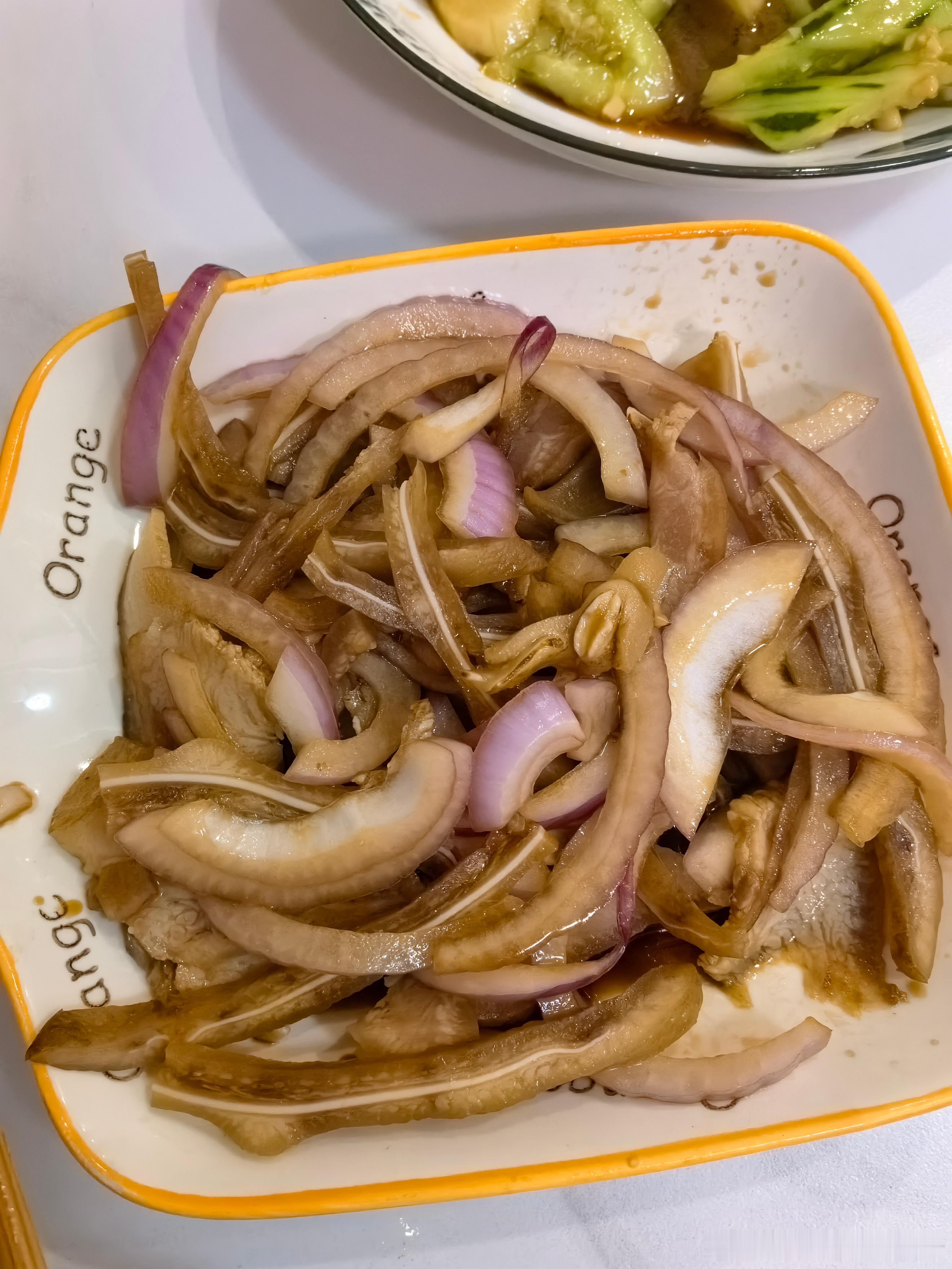 补一个昨天的晚餐，天气又热又闷，做饭真是需要勇气。加上我也想懒省事儿，不想做热菜