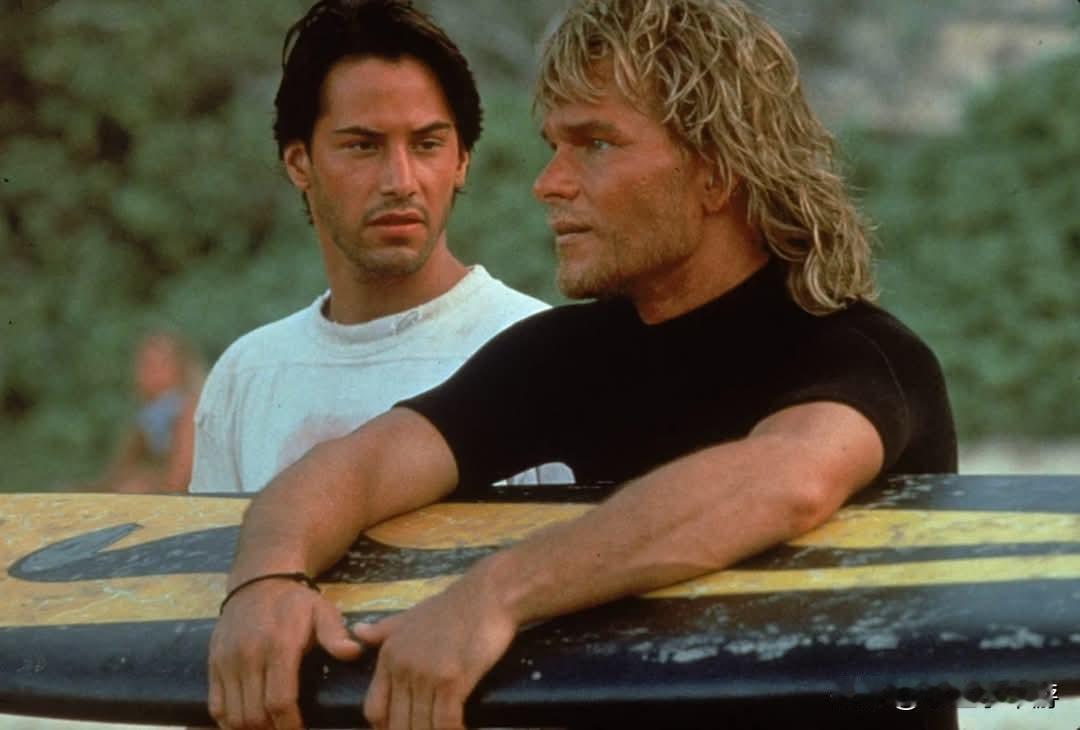 《惊爆点》（PointBreak）迎来上映35周年。本片由奥斯卡获奖导演