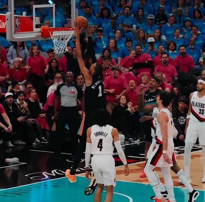 首轮G1战罢，谁才是真正的MVP？1.文班亚马35分5篮板1助攻2盖帽马刺1