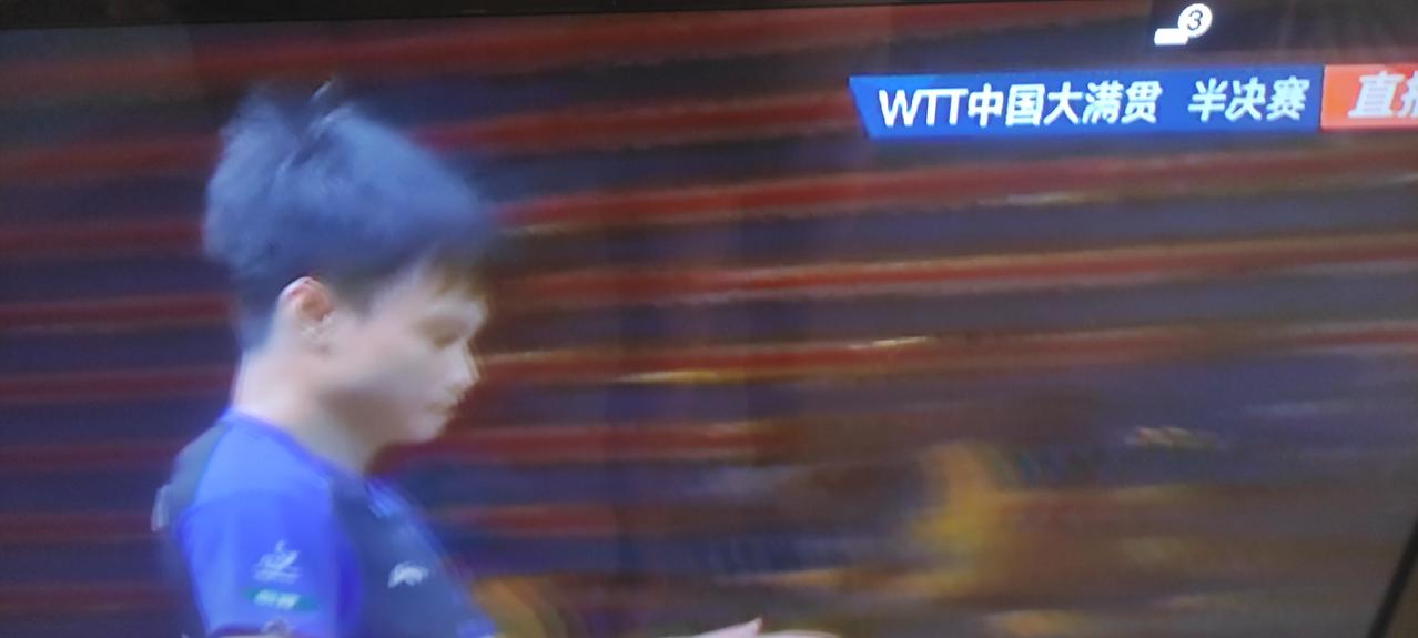 乒乓球WTT中国大满贯赛男单半决赛第二场上演了精彩绝伦的中、日大战。29岁世界第