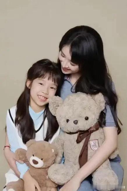 太让人羡慕！茹萍迎来60岁生日，丈夫刘之冰、女儿奚望陪伴，远赴比利时度假庆生，幸福感满满女儿离婚那天