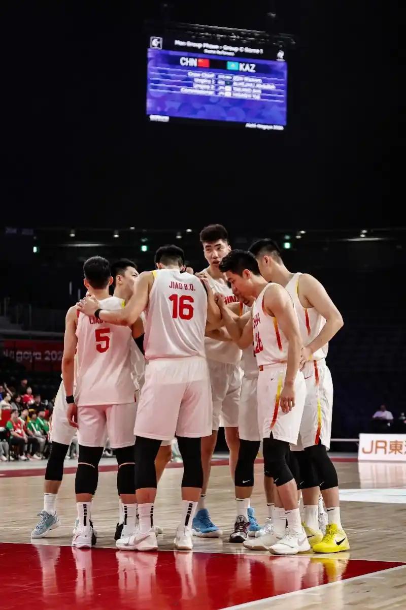 #亚运会中国男篮vs菲律宾#这场比赛之所以令人关注，是因为上届杭州亚运会半决赛，中国男篮在领先近20