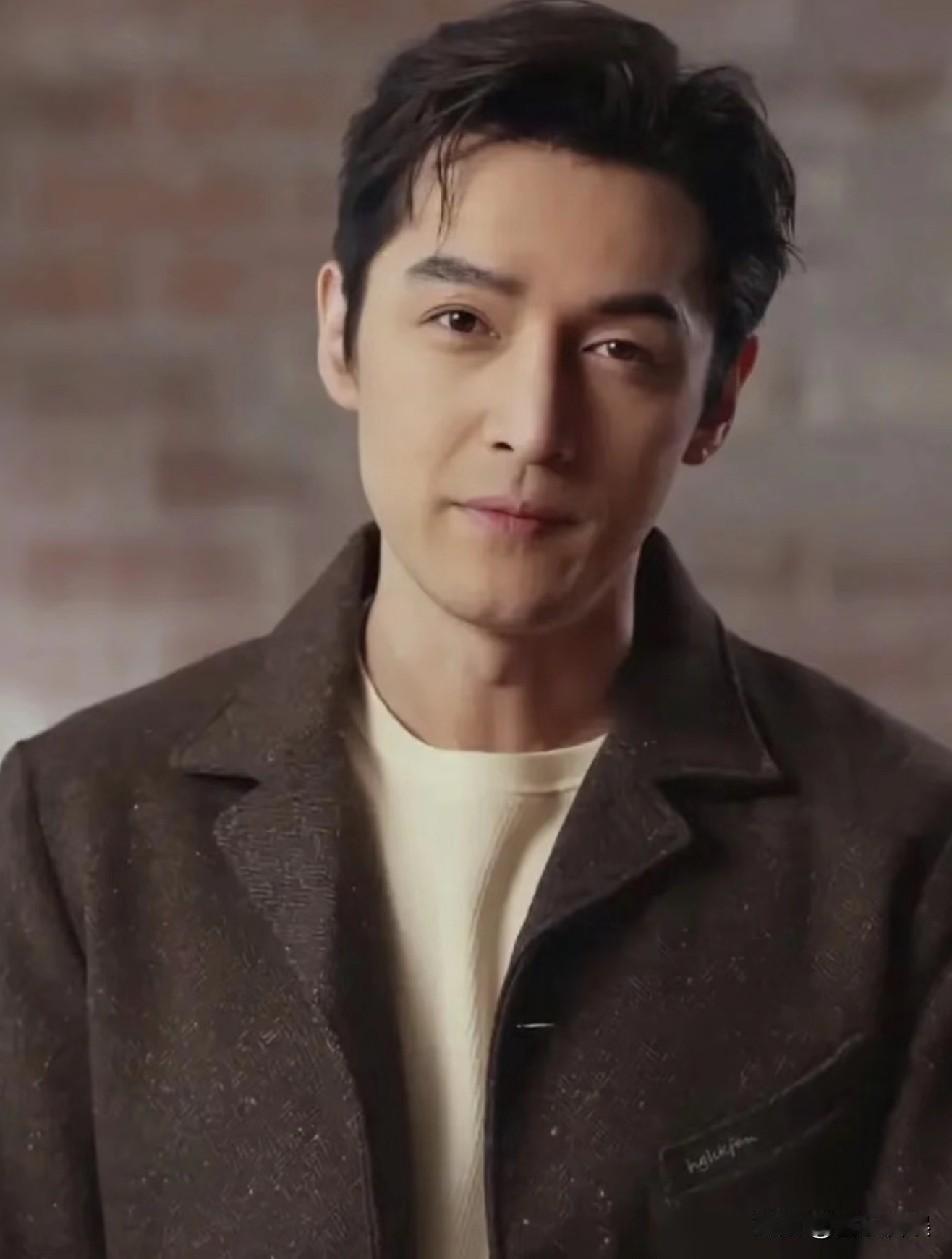 胡歌，没想到吧！3月18日，胡歌突然冲上热搜，这次不是新剧也不是家庭日常，