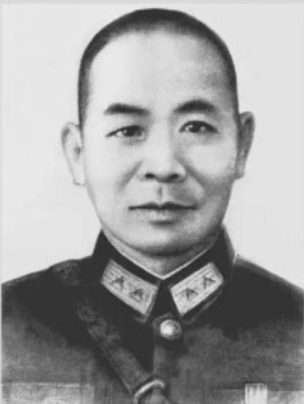 1946年深夜，一个贼偷摸溜进了叶剑英家中，警卫员十分警惕，发现之后立刻