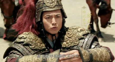 1402年朱棣登基，朝中勋贵很快臣服于朱棣，唯独朱棣的小舅子徐辉祖将自己关在祠堂