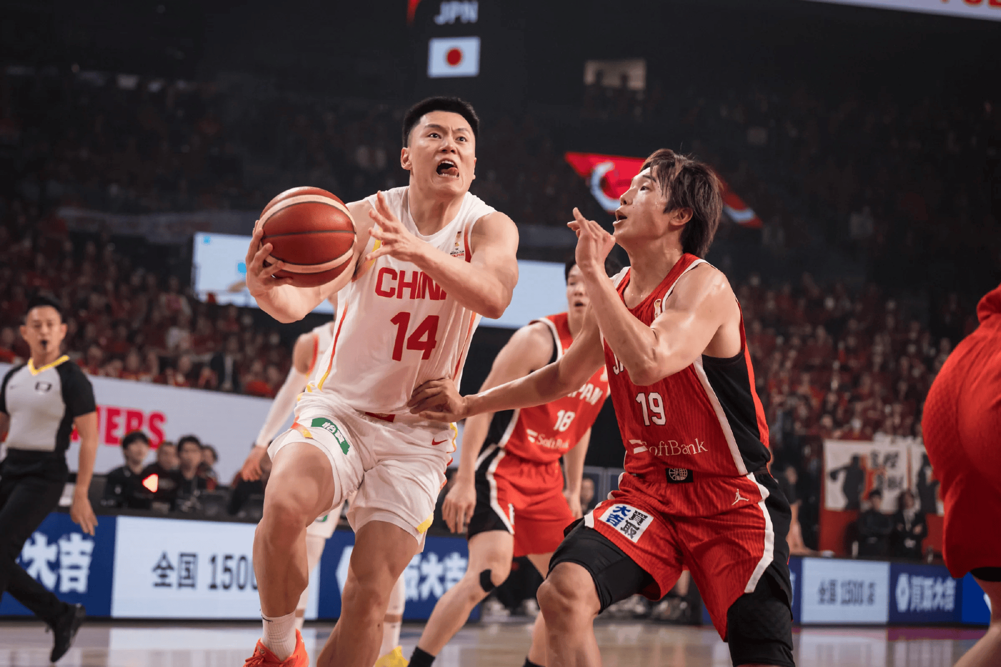 解说: 李弘权曾因孩子出生想婉拒国家队&但最后选择接受征召