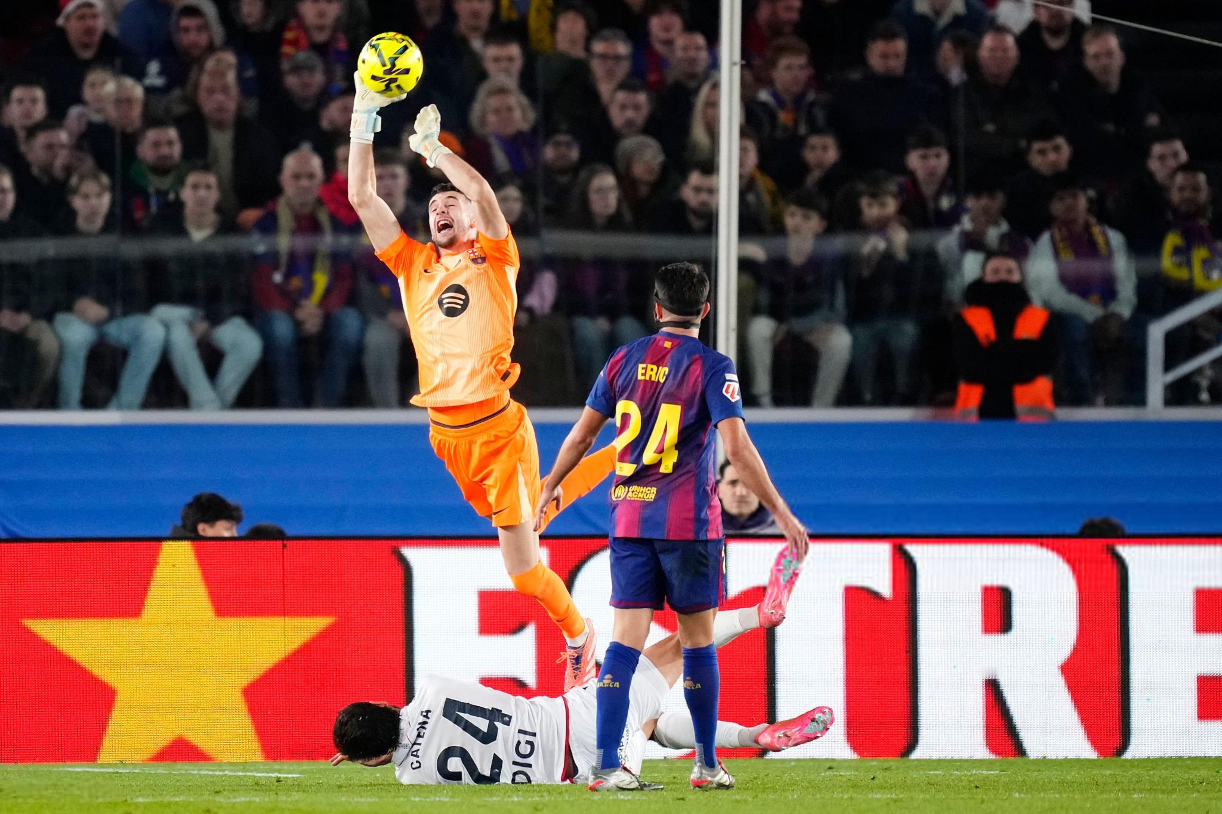 每体：胡安·加西亚继续巩固自己作为巴塞罗那主力门将的地位🧤胡安·加西亚出战