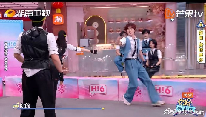 丁程鑫把游戏玩成体能训练丁程鑫这该死的胜负欲你好星期六丁程鑫玩游戏拼尽全力，每一