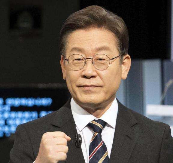 美国万万没想到：中日闹这么凶，莫迪和李在明这俩老狐狸突然都冒头了。中日关系因