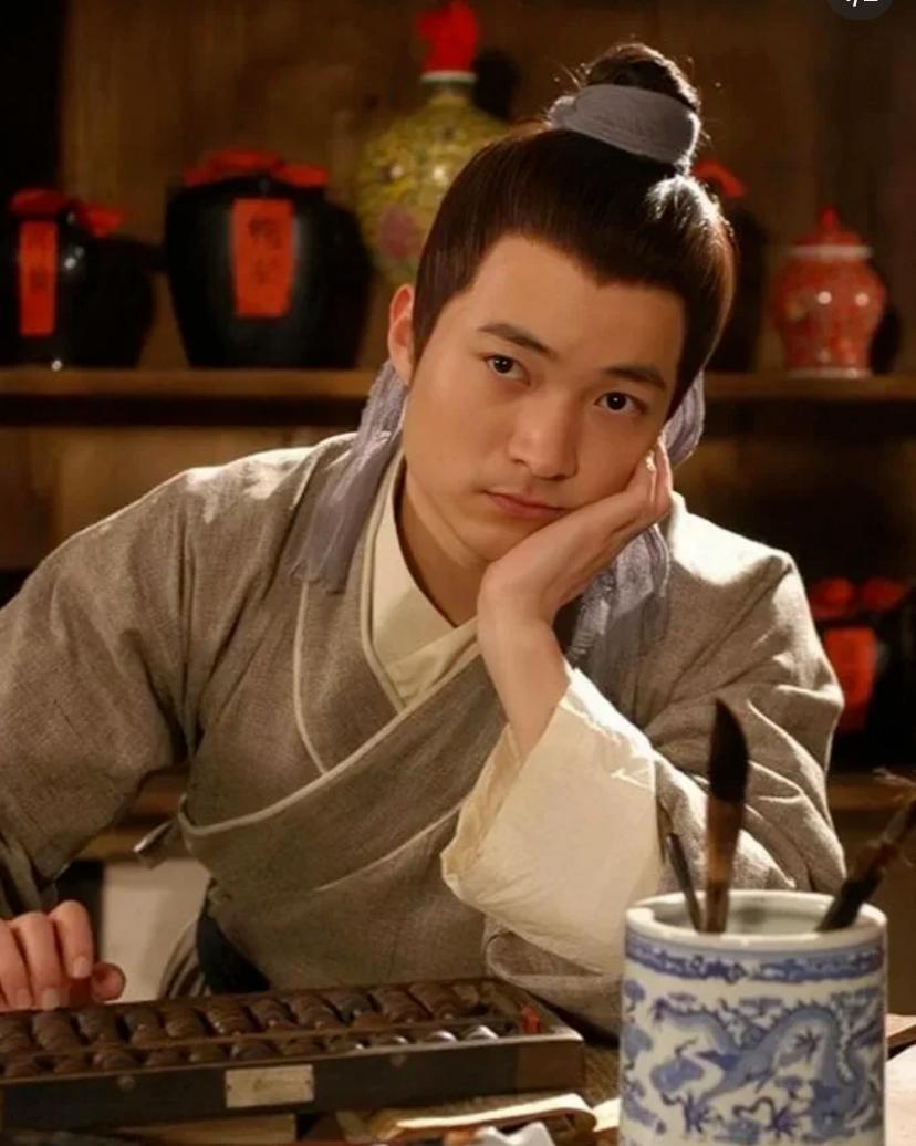 桌伟果然是宝刀未老啊他的爆料全是大瓜，上个礼拜爆料有一个家喻户晓的男星而且学历