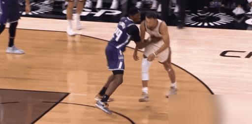 别再吹什么豪赌了。我告诉你，库里这次复出，是一场冷血的资产盘点。勇士跌到西部